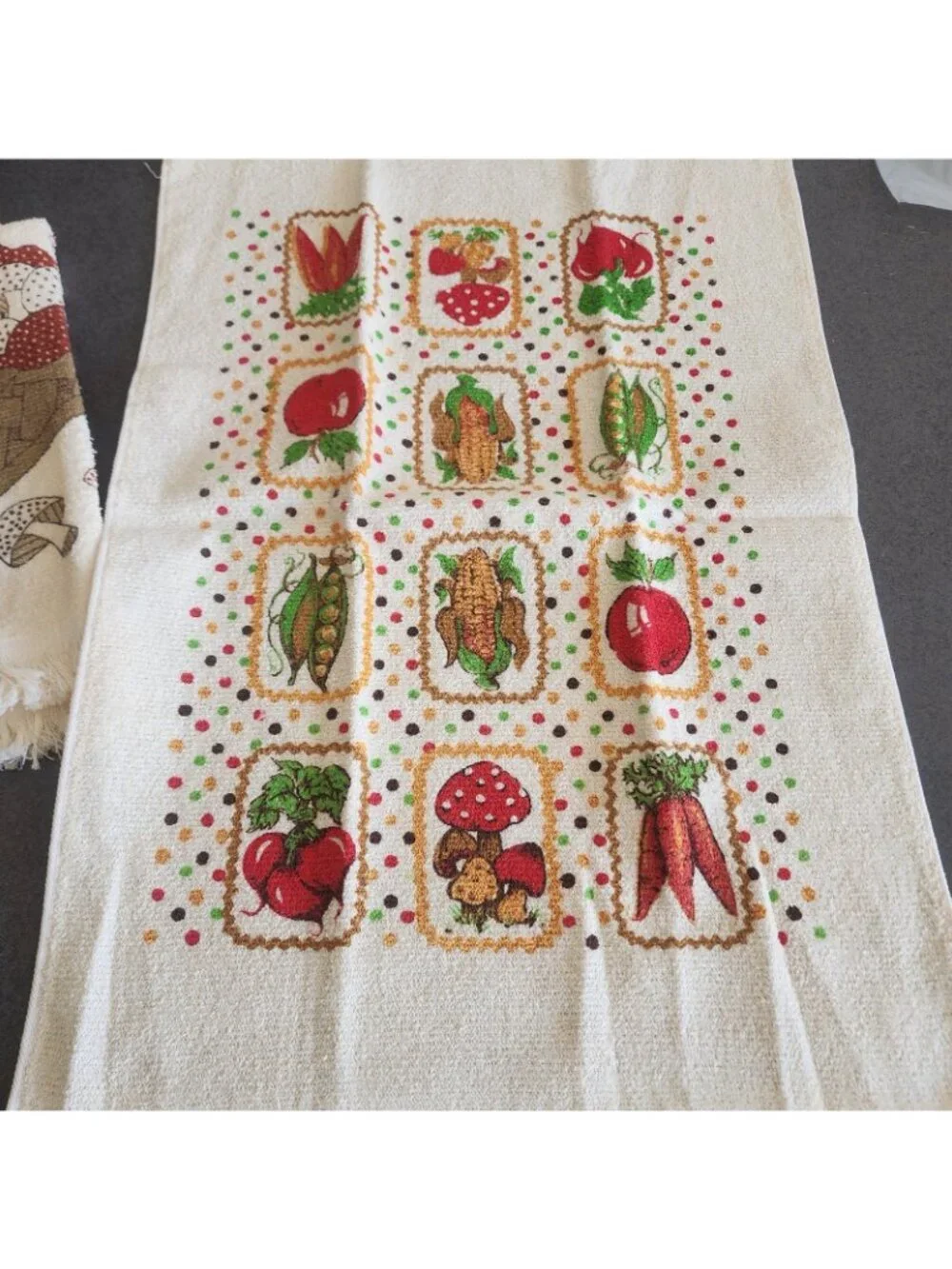 Vtg 70s Mushroom Basket & Vegetables Terry Cloth Kitchen Hand Towels Set Of 2
